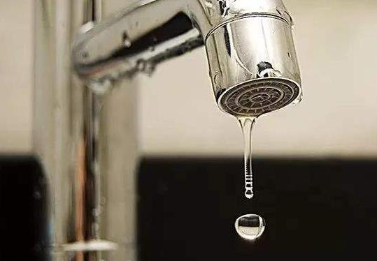 整棟樓就我家沒水？家里停水有哪幾種原因？