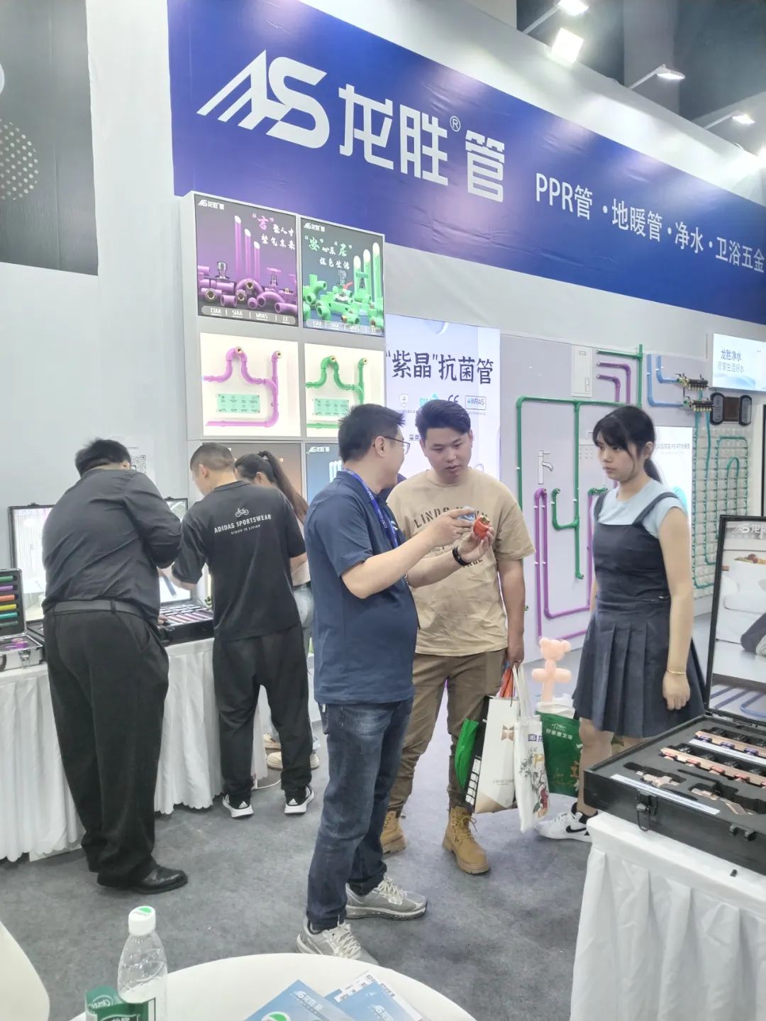 龍勝管2025成都建博會：用科技重塑健康，以藝術定義未來